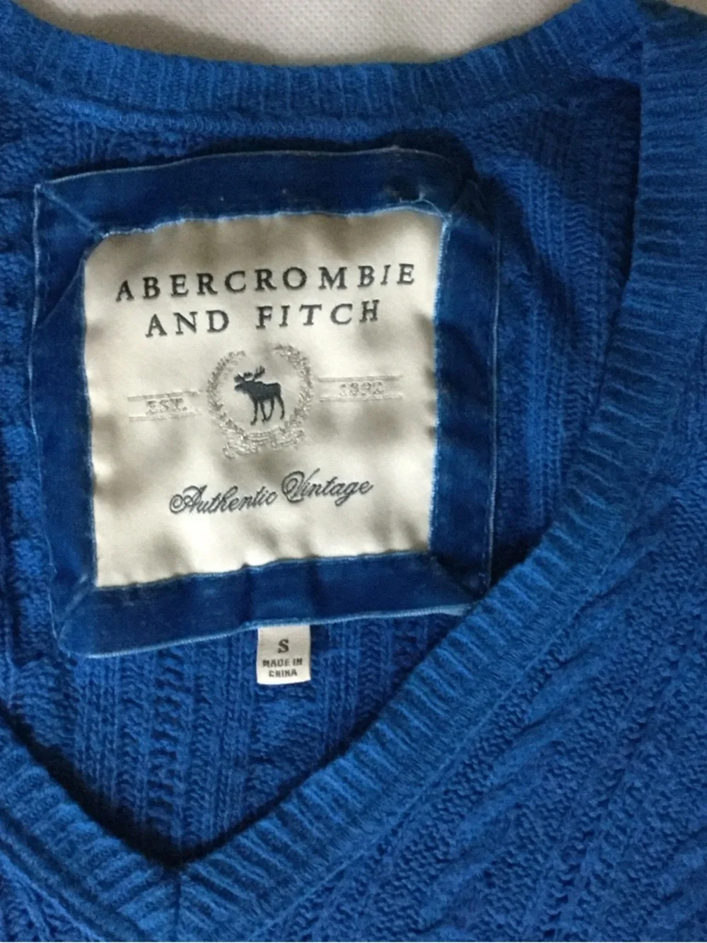 Abercrombie & Fitch Bright Blue Cable-Knit V-Neck Sweater - Picture 4 of 9